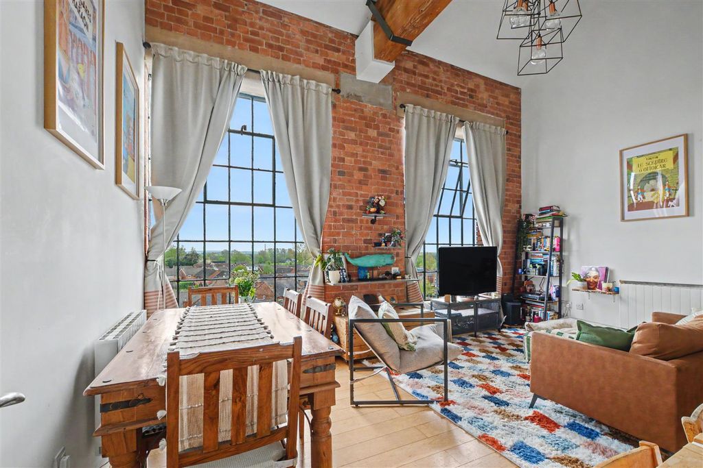 Property photo 2 of 21 Lounge Area