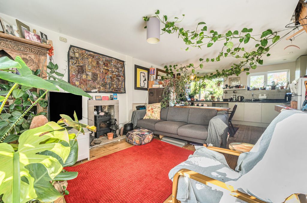 Property photo 3 of 11 1372559-2-68Fb595...