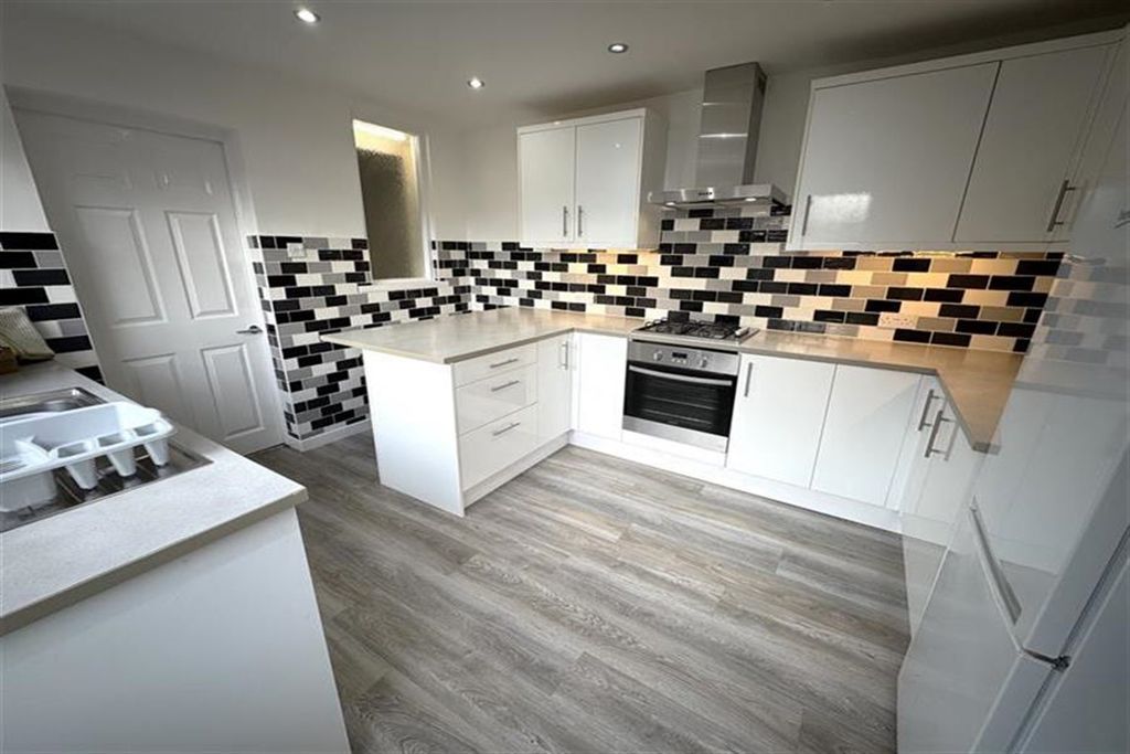 Property photo 2 of 19 (Main)