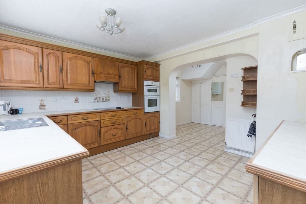 Property photo 2 of 24