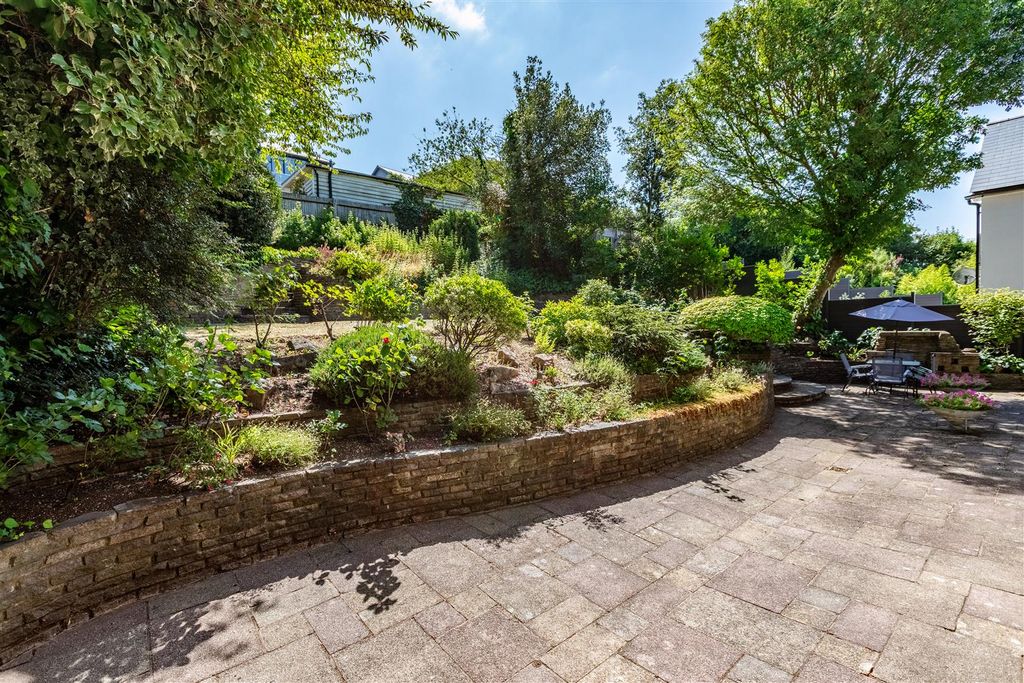 Property photo 3 of 20 Garden