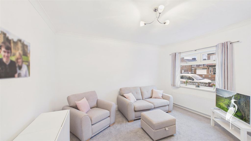 Property photo 3 of 12 Bedroom/Sitting Room