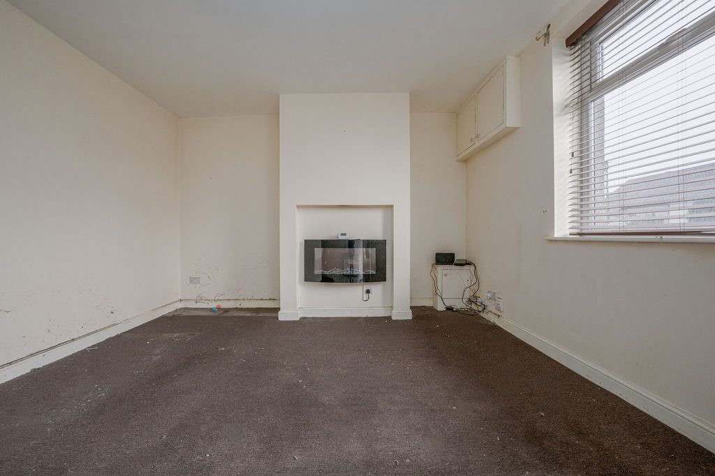 Property photo 3 of 18 Gallery