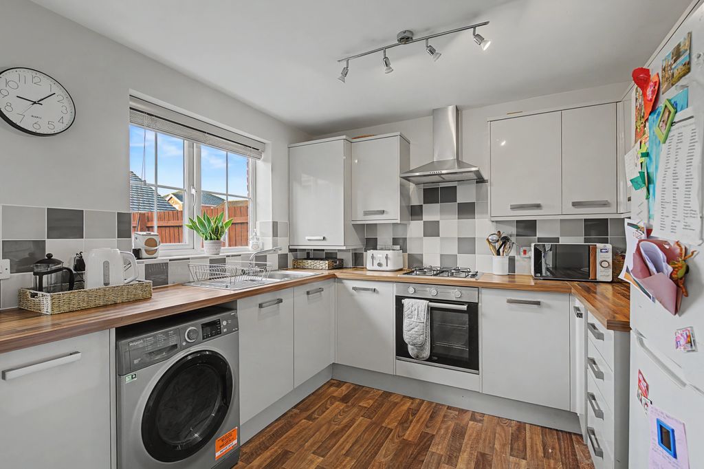 Property photo 3 of 18