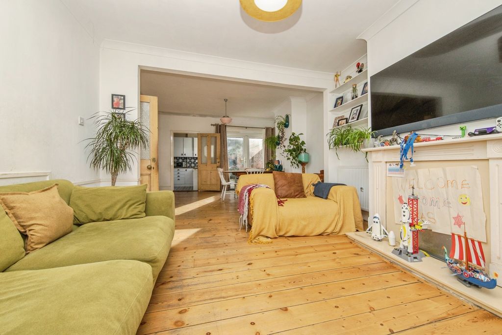 Property photo 3 of 19 Pbox-Img.Jpg