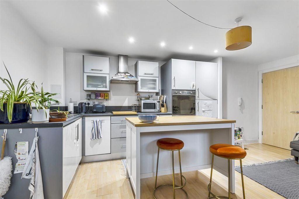 Property photo 3 of 9