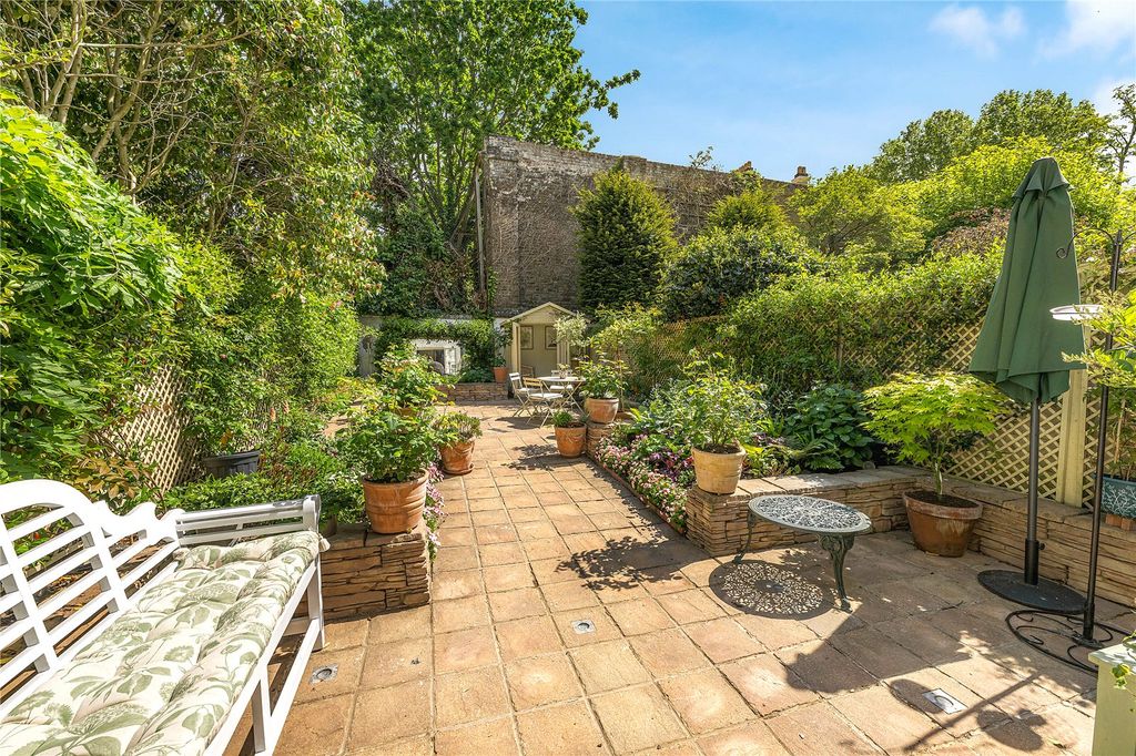 Property photo 1 of 11 Garden 1
