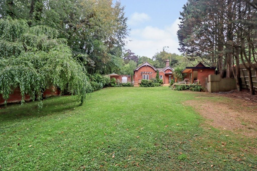 Property photo 2 of 23