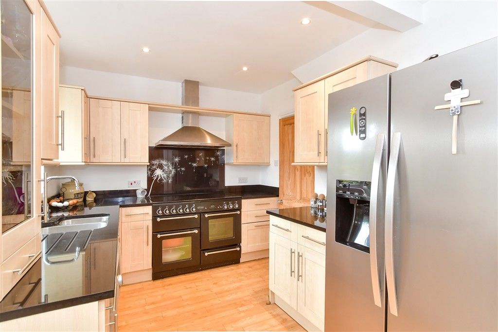 Property photo 2 of 16 Kitchen