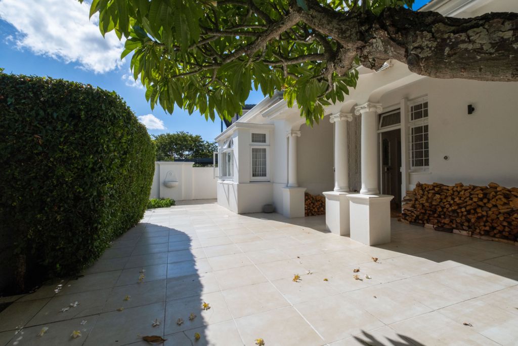 Property photo 2 of 39 Kw1737642