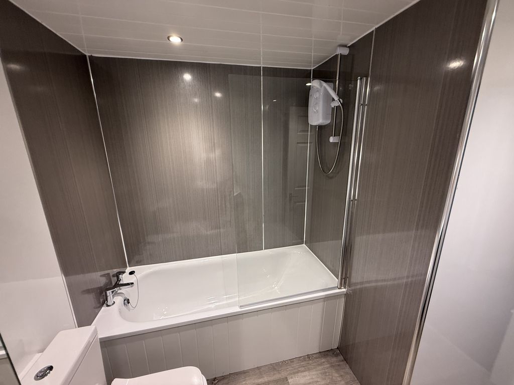Property photo 3 of 8 Bathroom