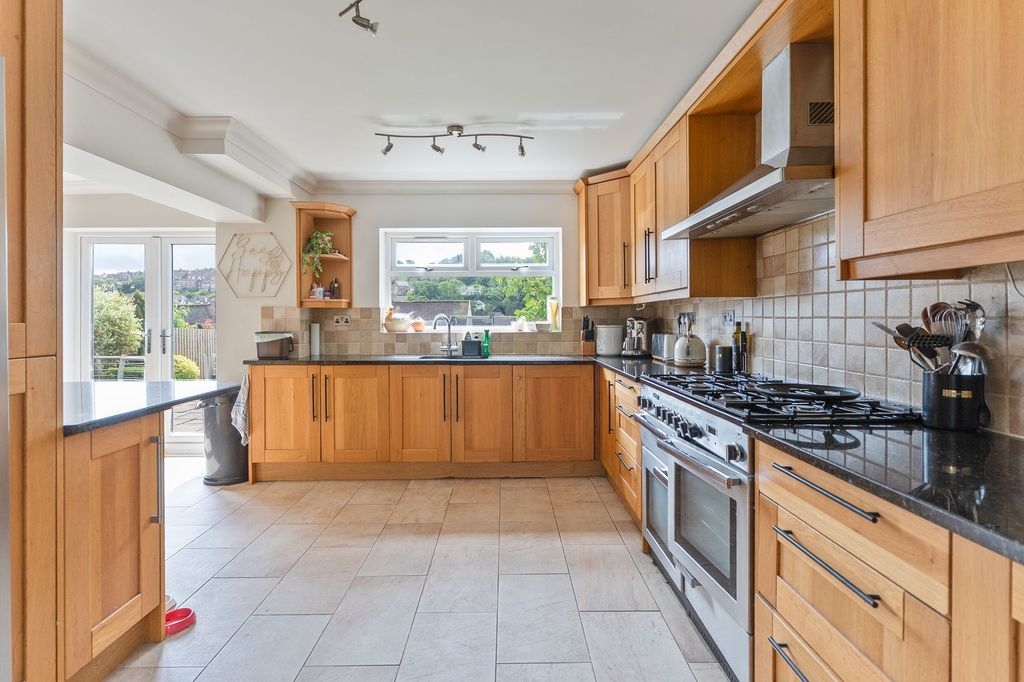 Property photo 2 of 30