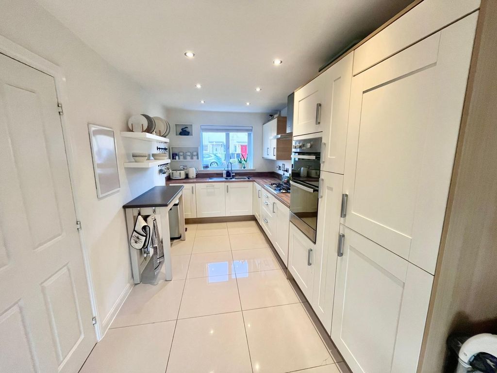 Property photo 3 of 25