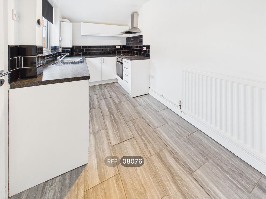 Property photo 2 of 15 Kitchen