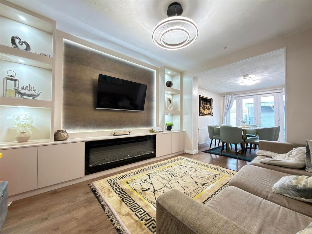 Property photo 2 of 25 Lounge / Diner