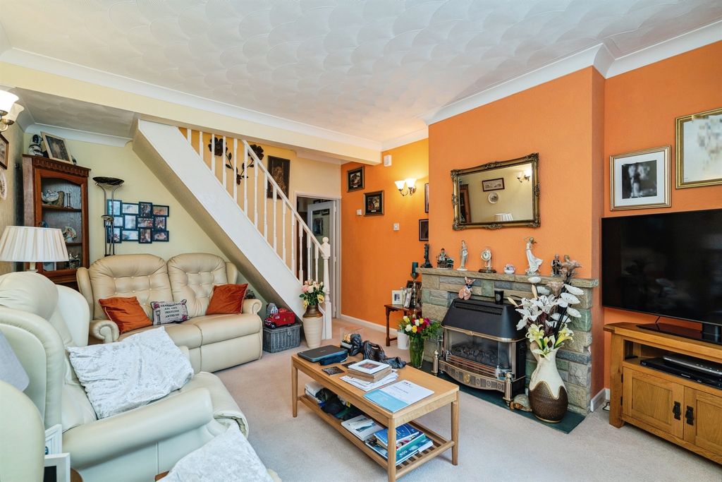 Property photo 2 of 17