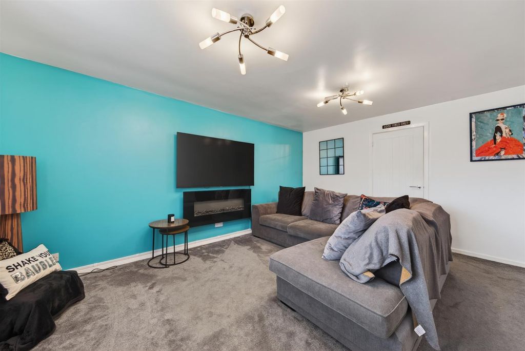 Property photo 3 of 15 108Bidefordgreen16.Jpg