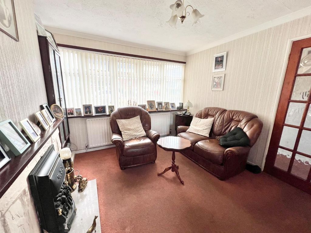 Property photo 2 of 6 Lounge