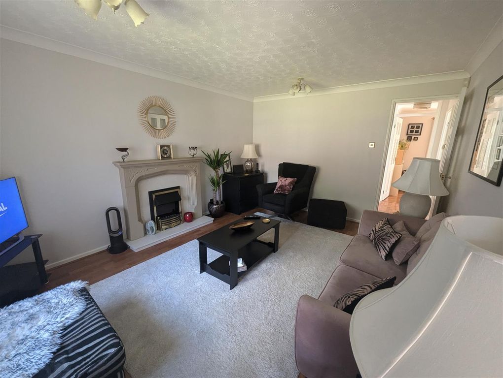 Property photo 2 of 13 Lounge