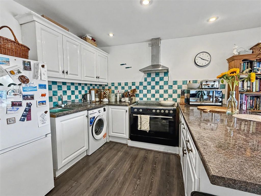 Property photo 2 of 13