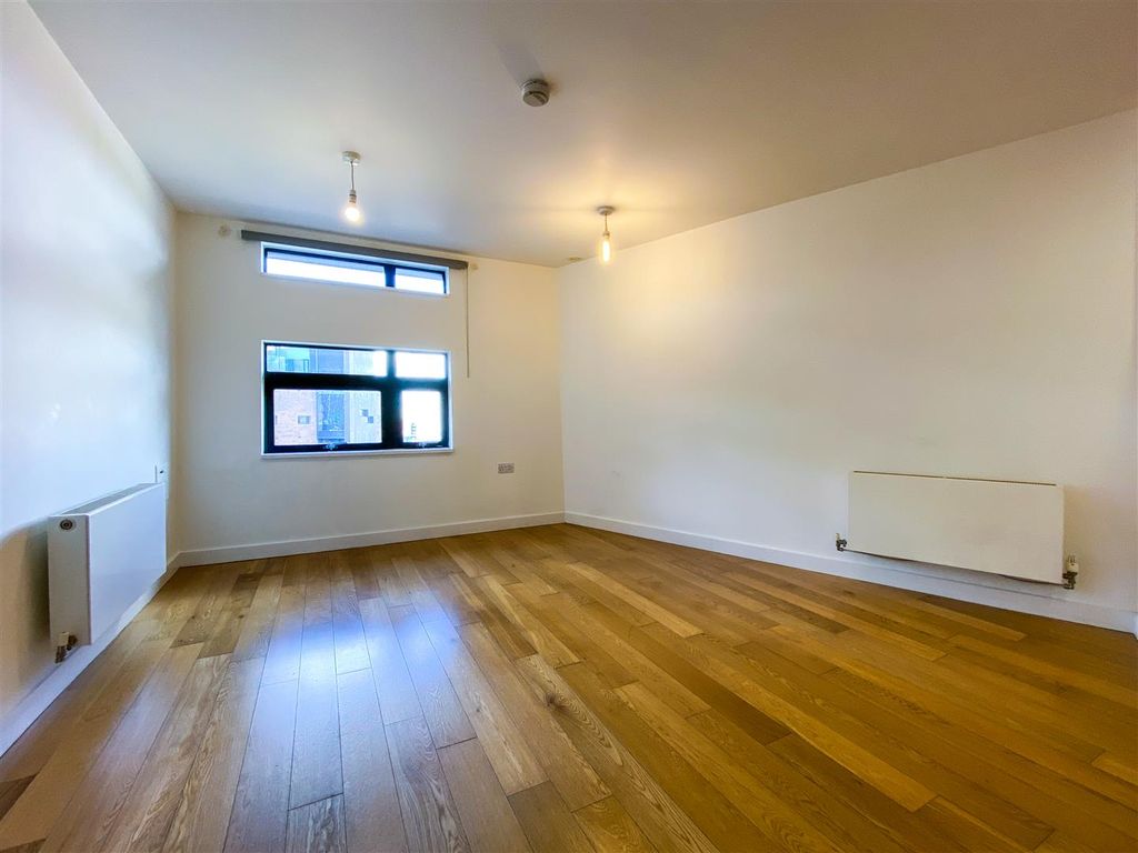 Property photo 2 of 9 Lounge