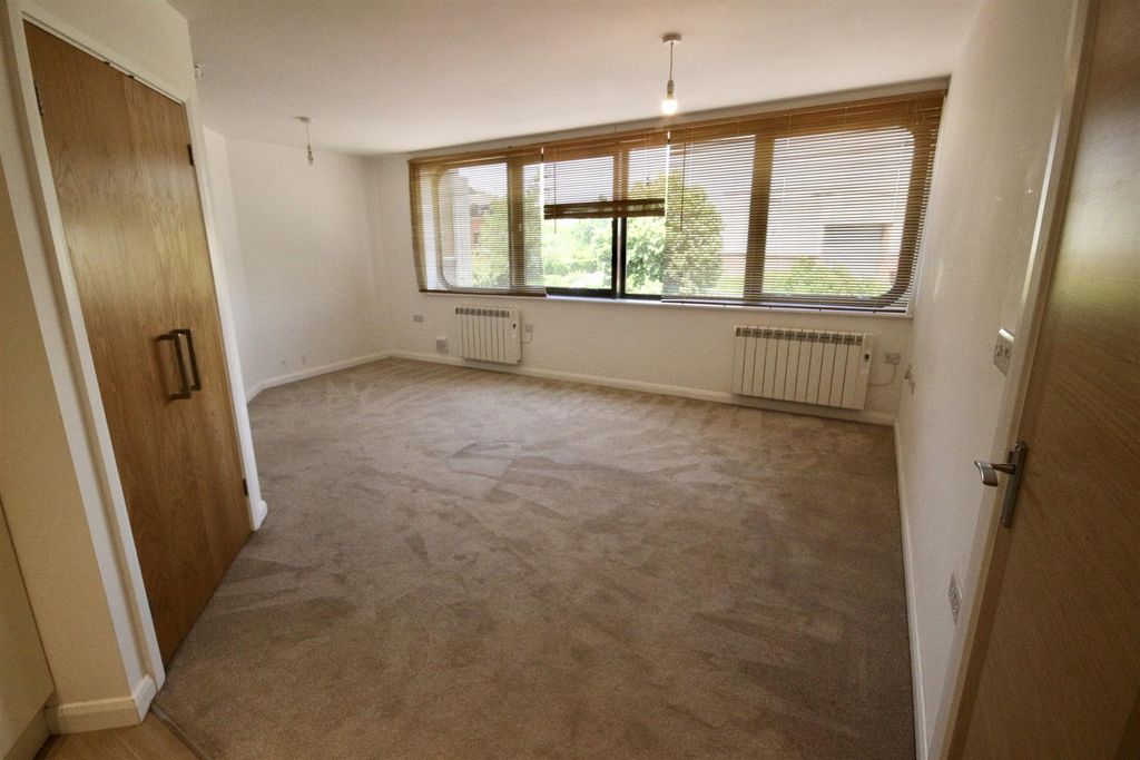 Property photo 3 of 6