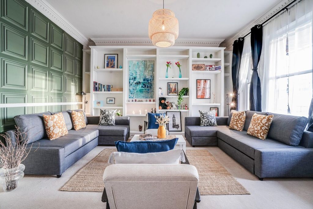 Property photo 1 of 26 Living Room