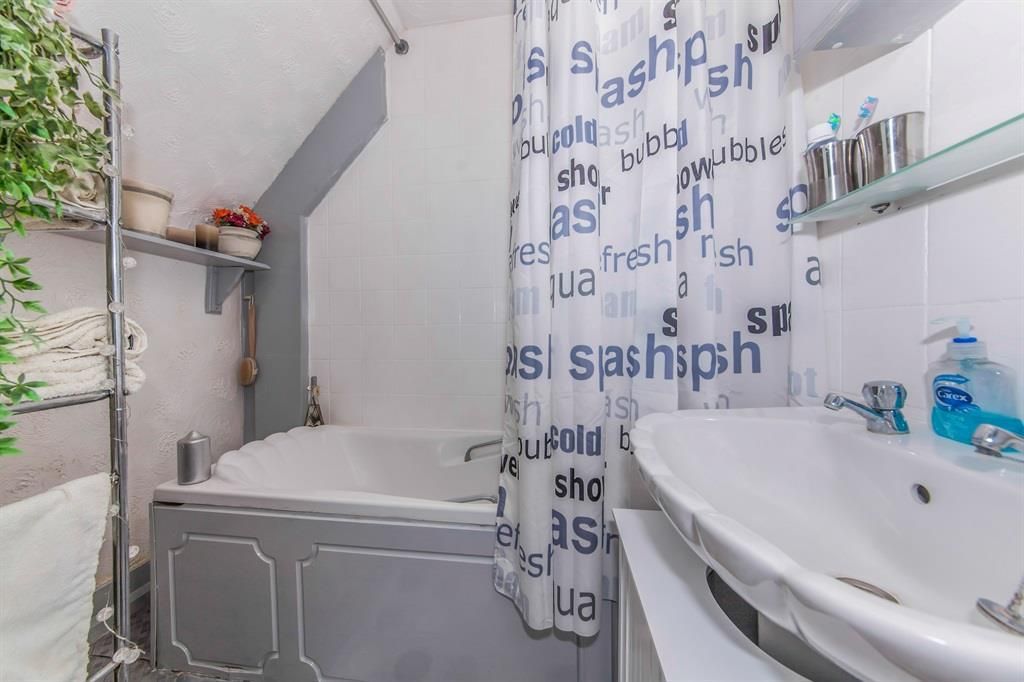 Property photo 2 of 6 Bathroom