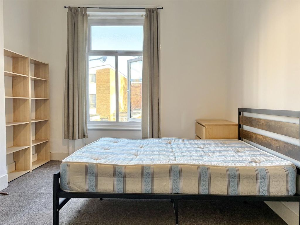 Property photo 2 of 13 6937Fc3E514B67B452A21F95_4Fede149347E996d7Bf014Bd1