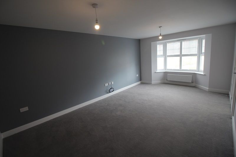 Property photo 3 of 17 Lounge