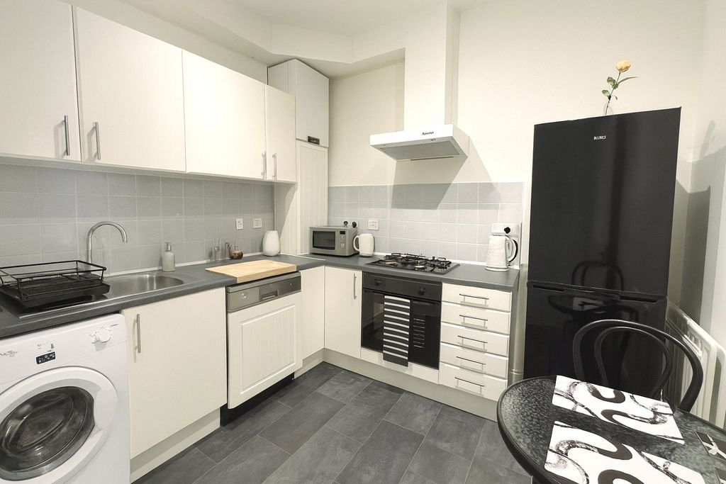 Property photo 2 of 9 Picture No. 24