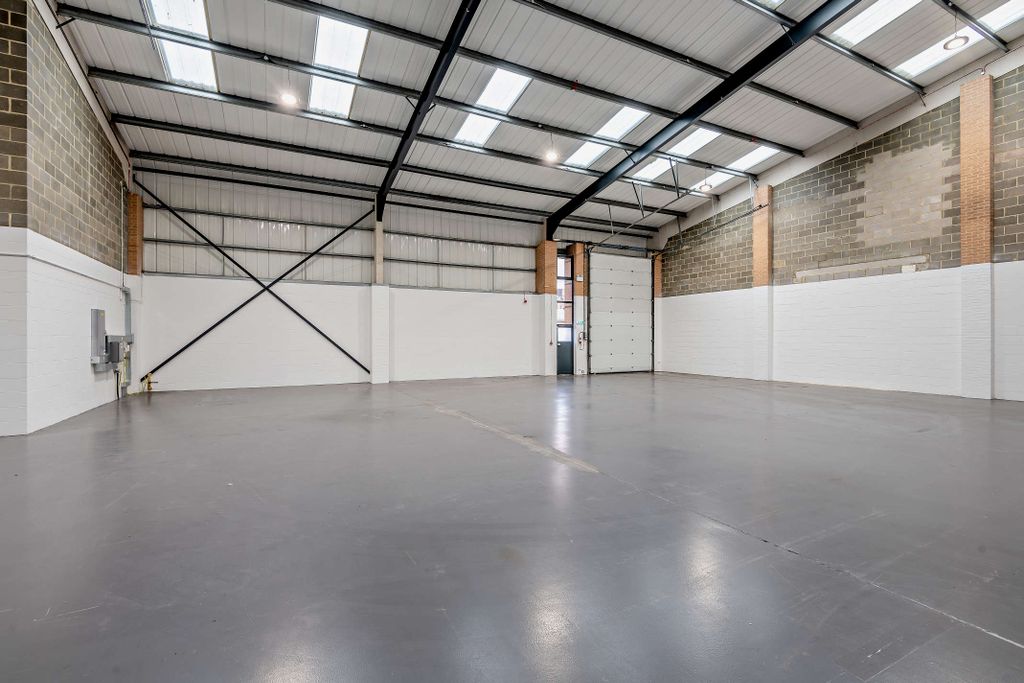 Property photo 3 of 18 8680580-Interior23-800