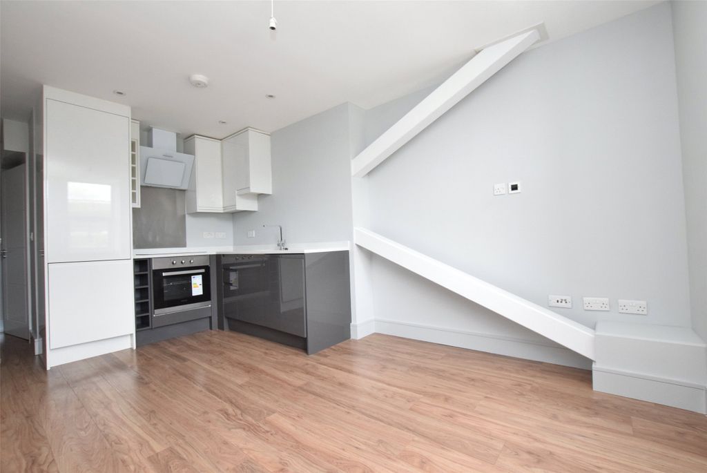 Property photo 3 of 8 Picture No. 19