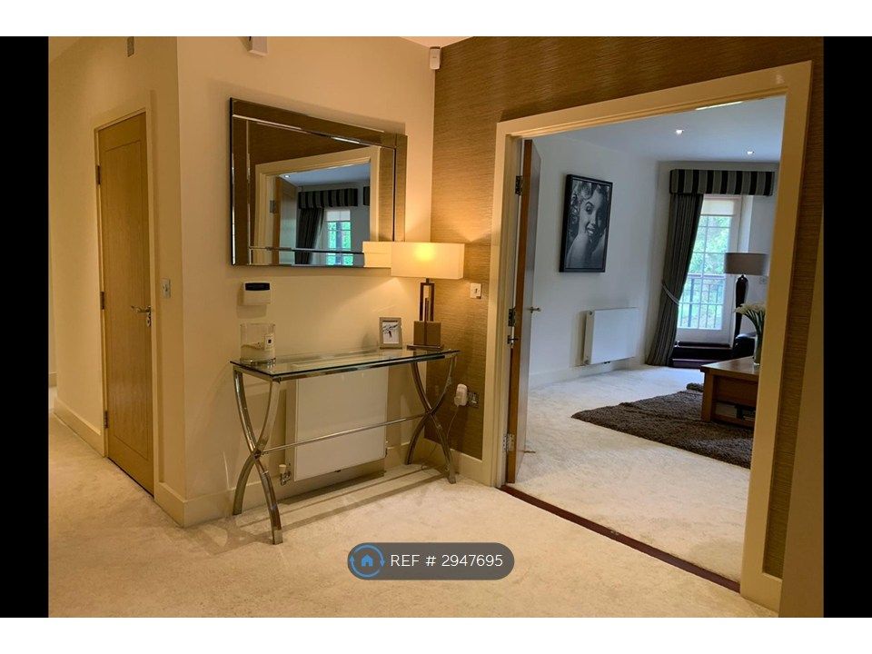 Property photo 2 of 13 Hallway