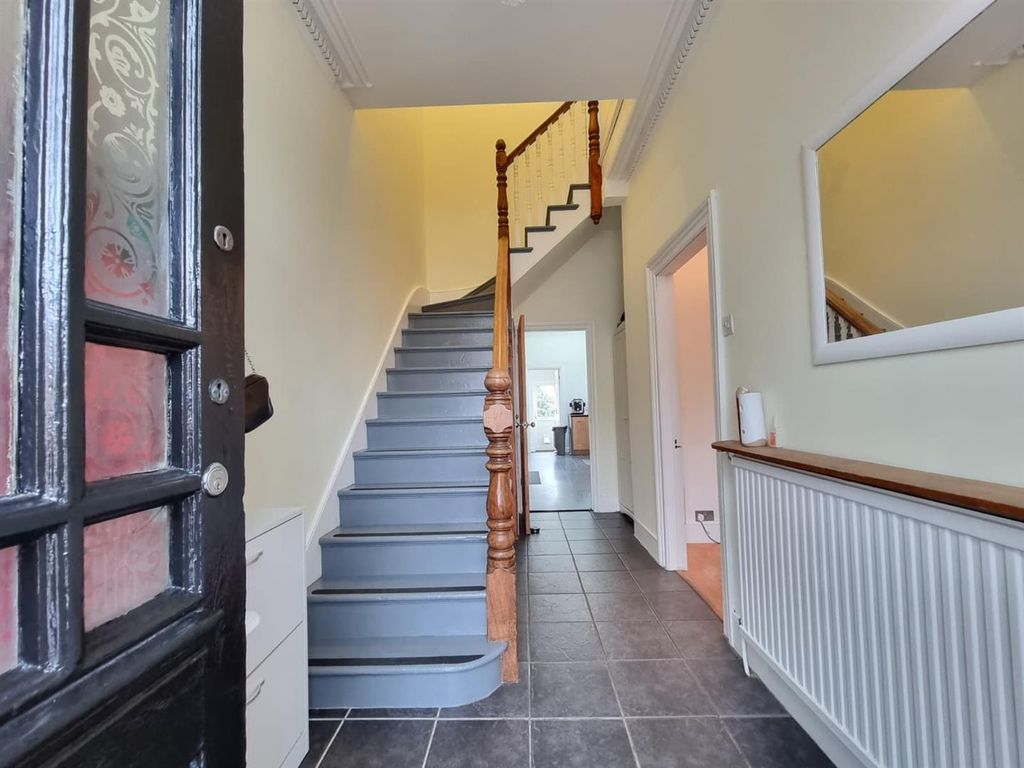 Property photo 2 of 32