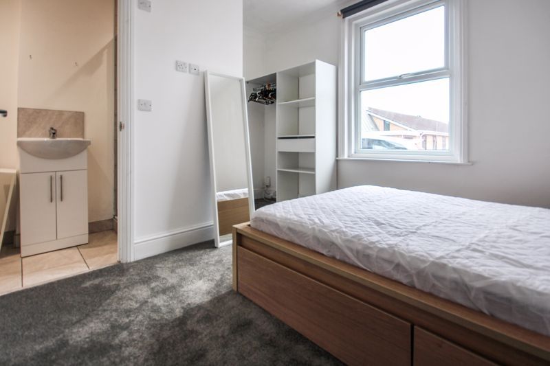 Property photo 3 of 12 Photo 6