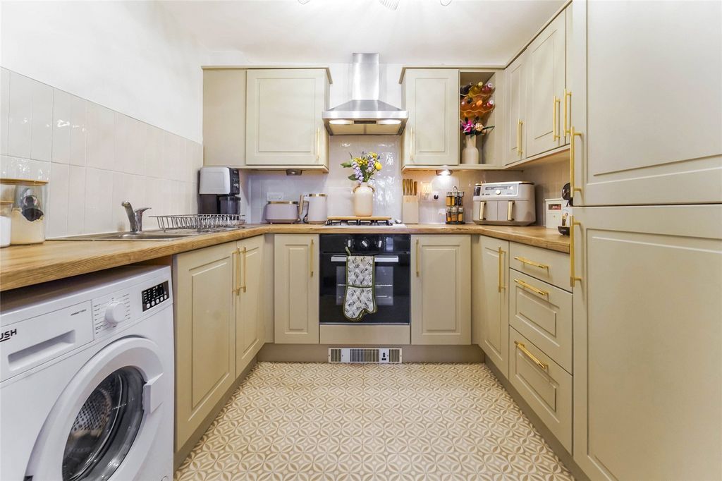 Property photo 3 of 21 Picture No. 10