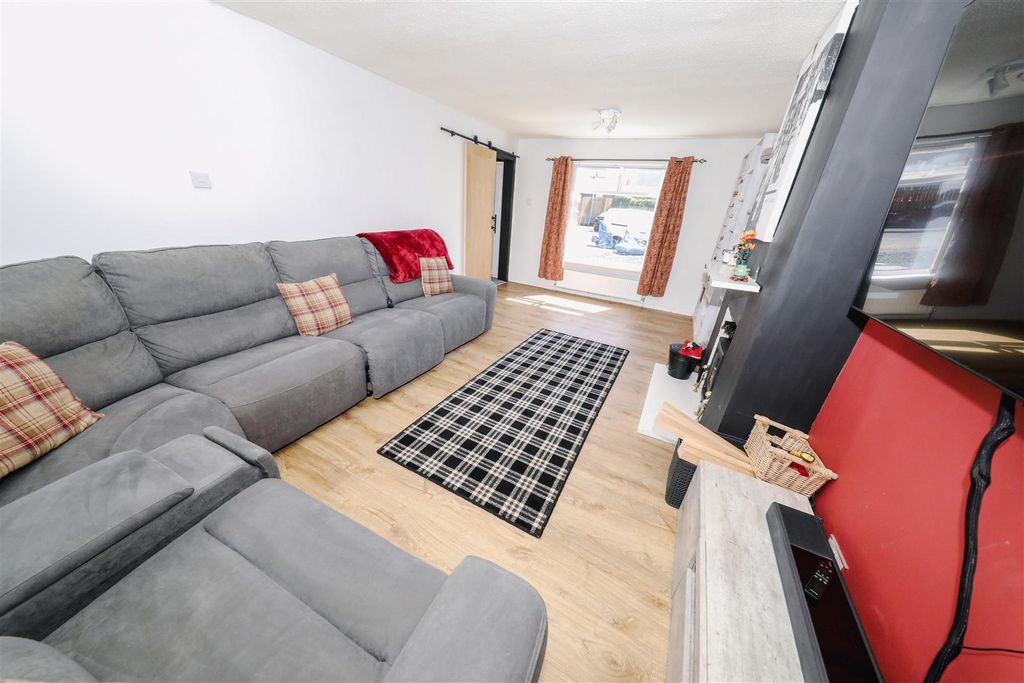 Property photo 2 of 15 B