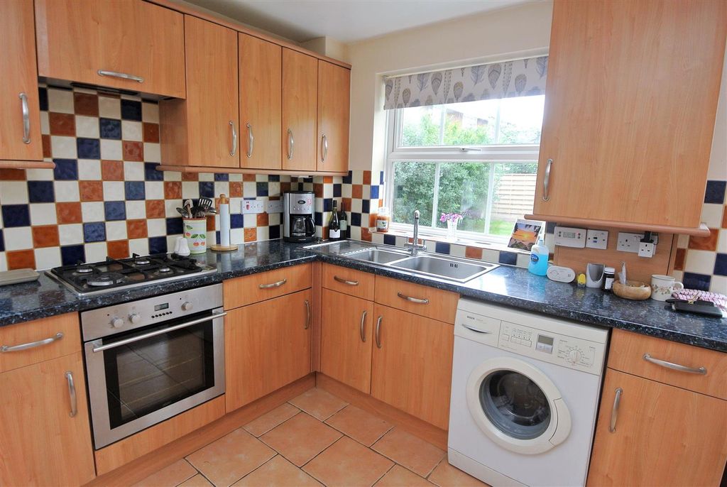 Property photo 3 of 8 Kitchen.Jpg