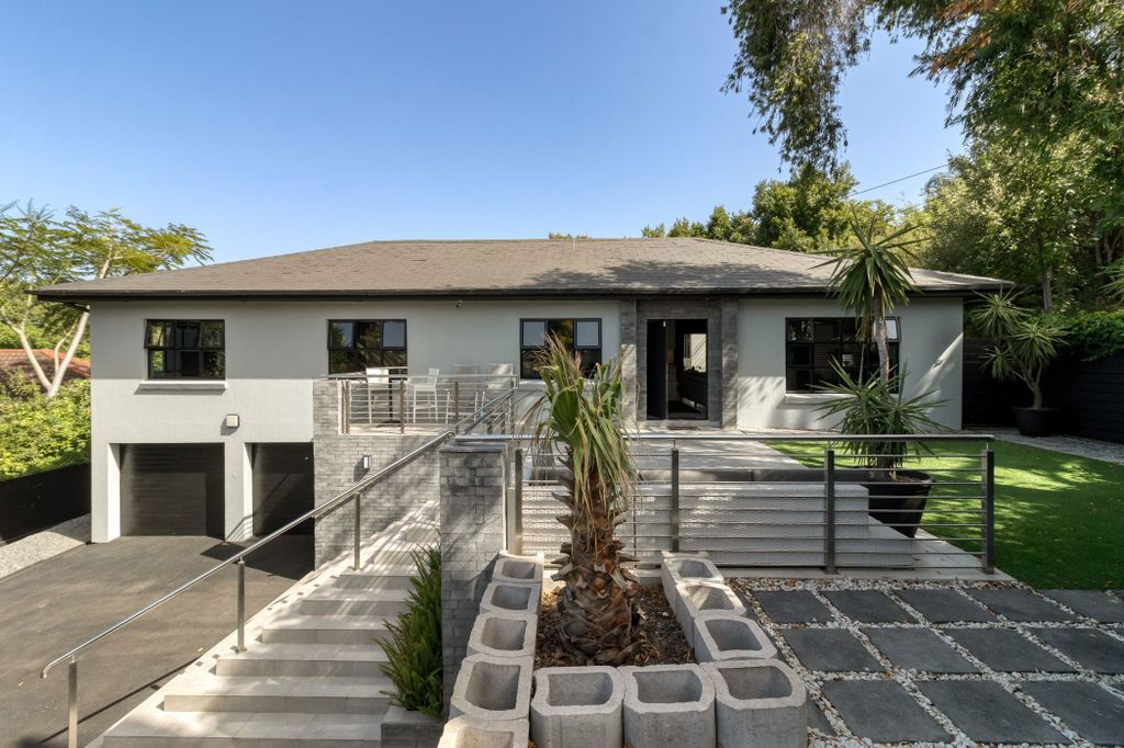 Property photo 2 of 40 Sw1726148