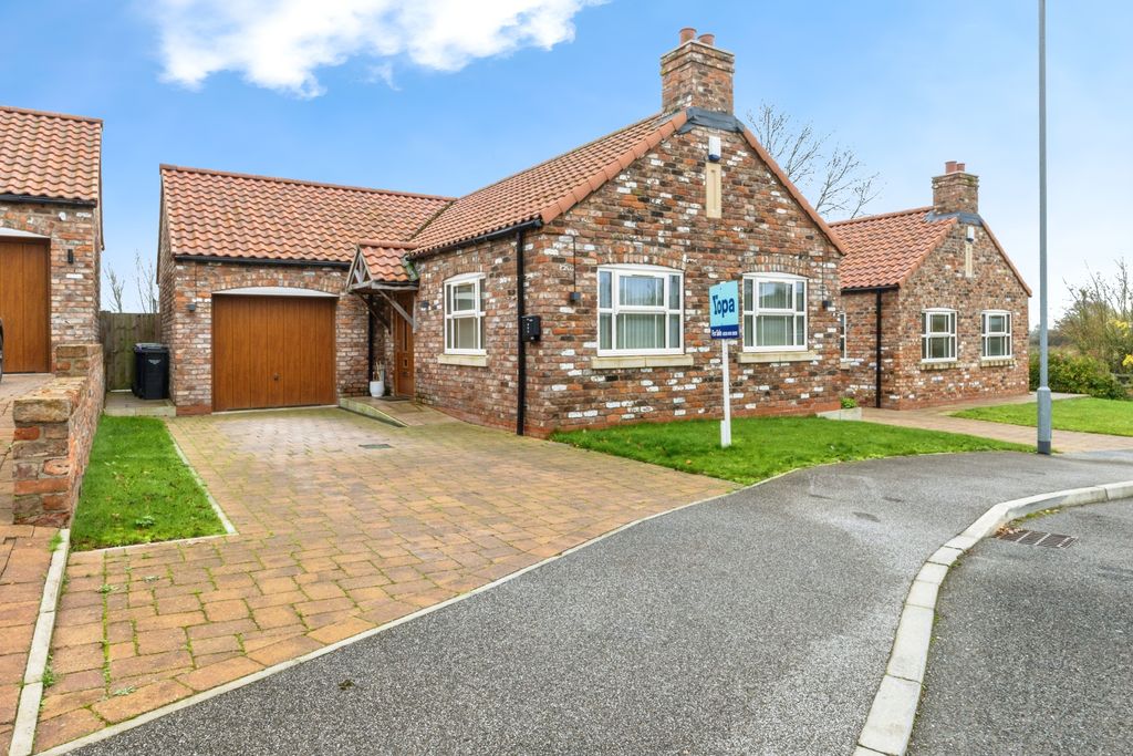 Property photo 1 of 17 2025-11-07-2Fledglingclose025