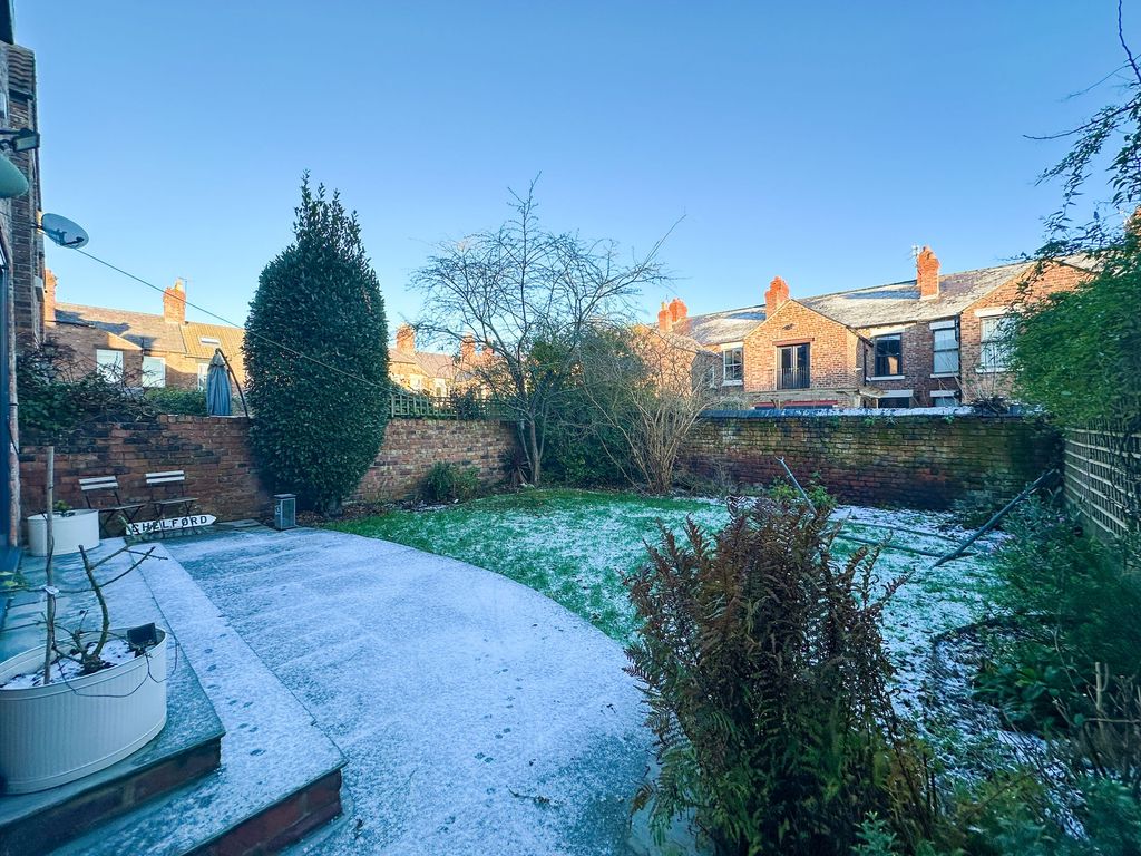 Property photo 3 of 42