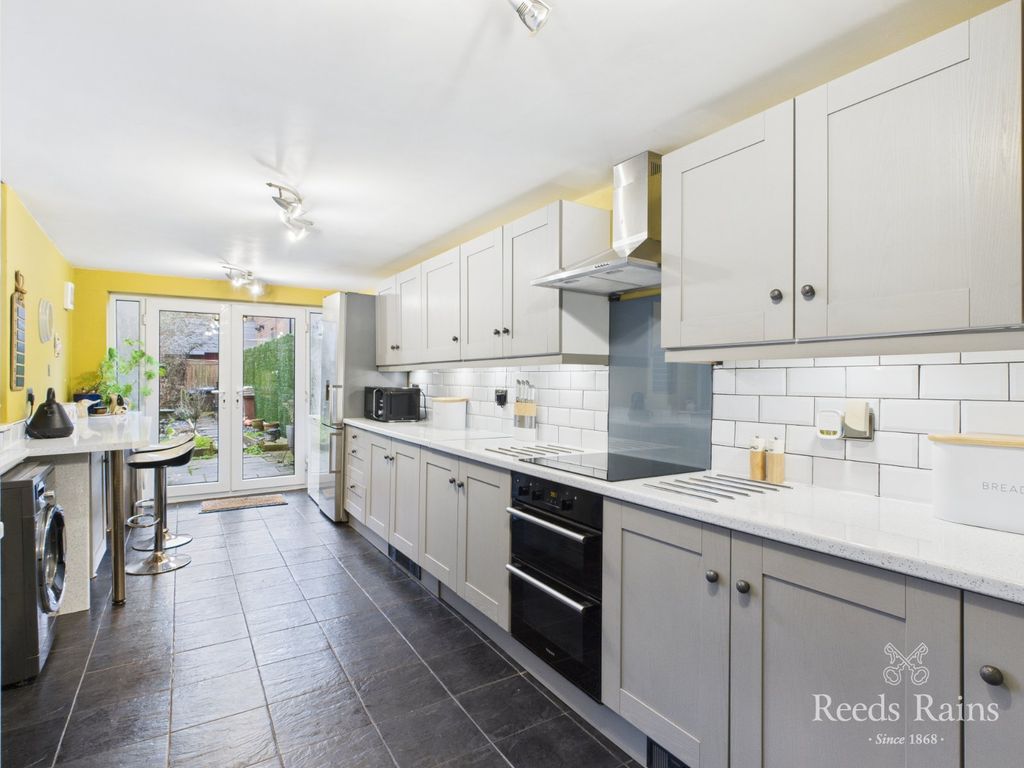 Property photo 2 of 18 Breakfast Kitchen