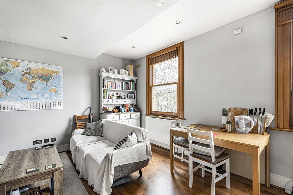 Property photo 2 of 10 Reception/Kitchen