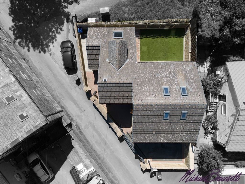 Property photo 3 of 29