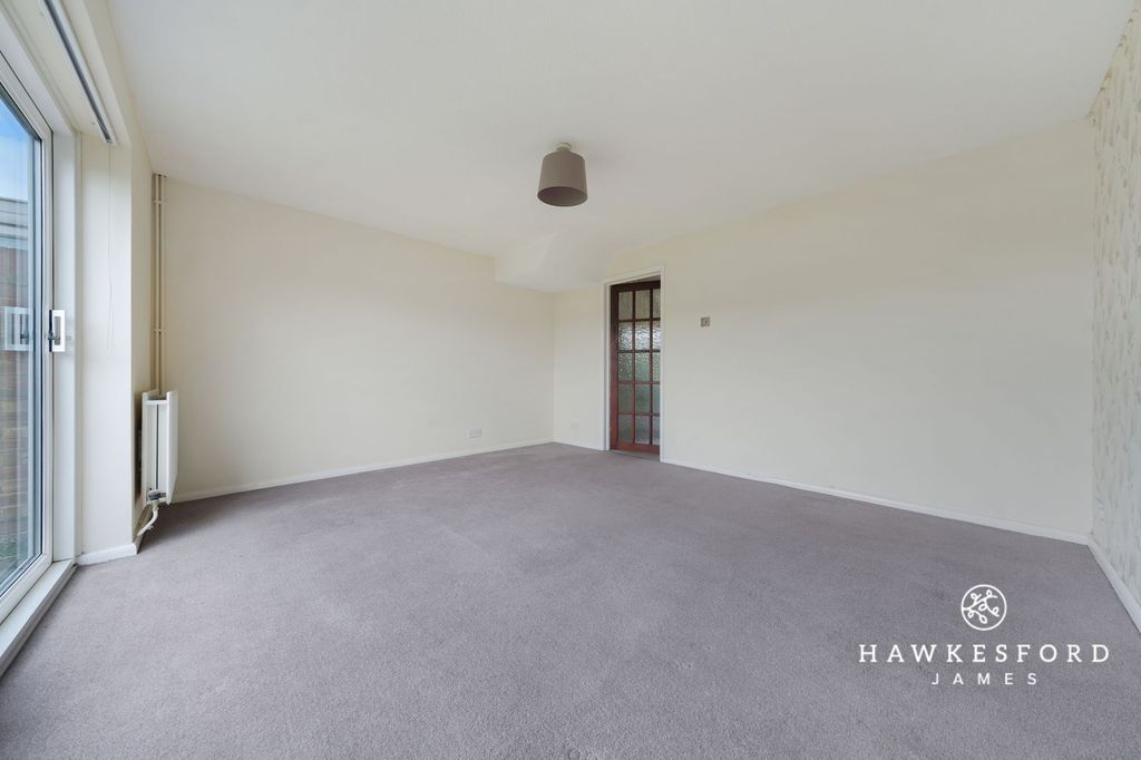 Property photo 3 of 10 Watsons Hill, Sittingbourne - Lounge/Diner