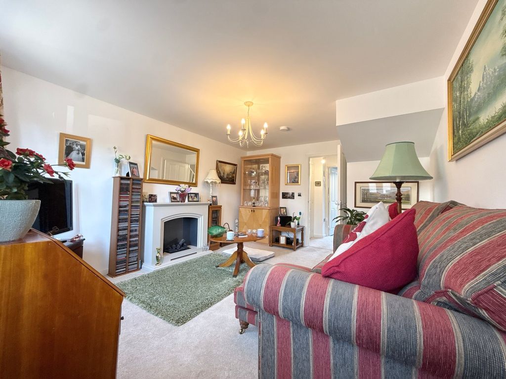 Property photo 2 of 20