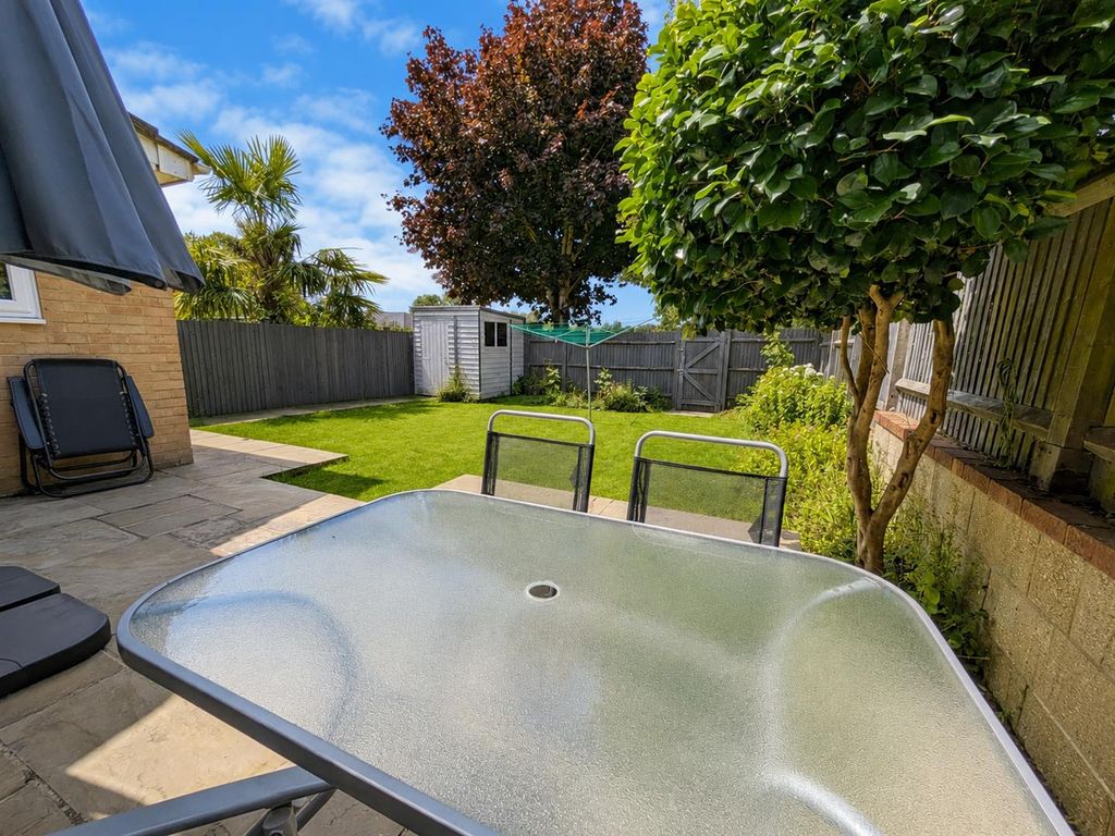 Property photo 2 of 23 32 Streatfield Road - Garden 2.Jpg