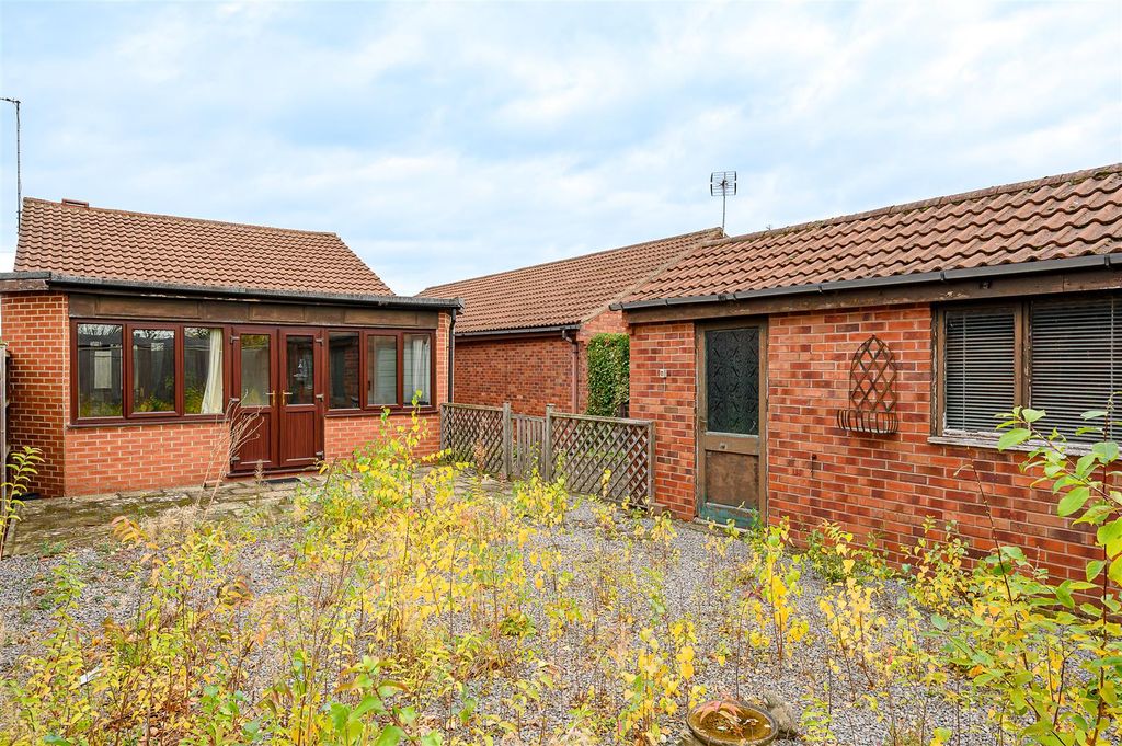 Property photo 3 of 14 External