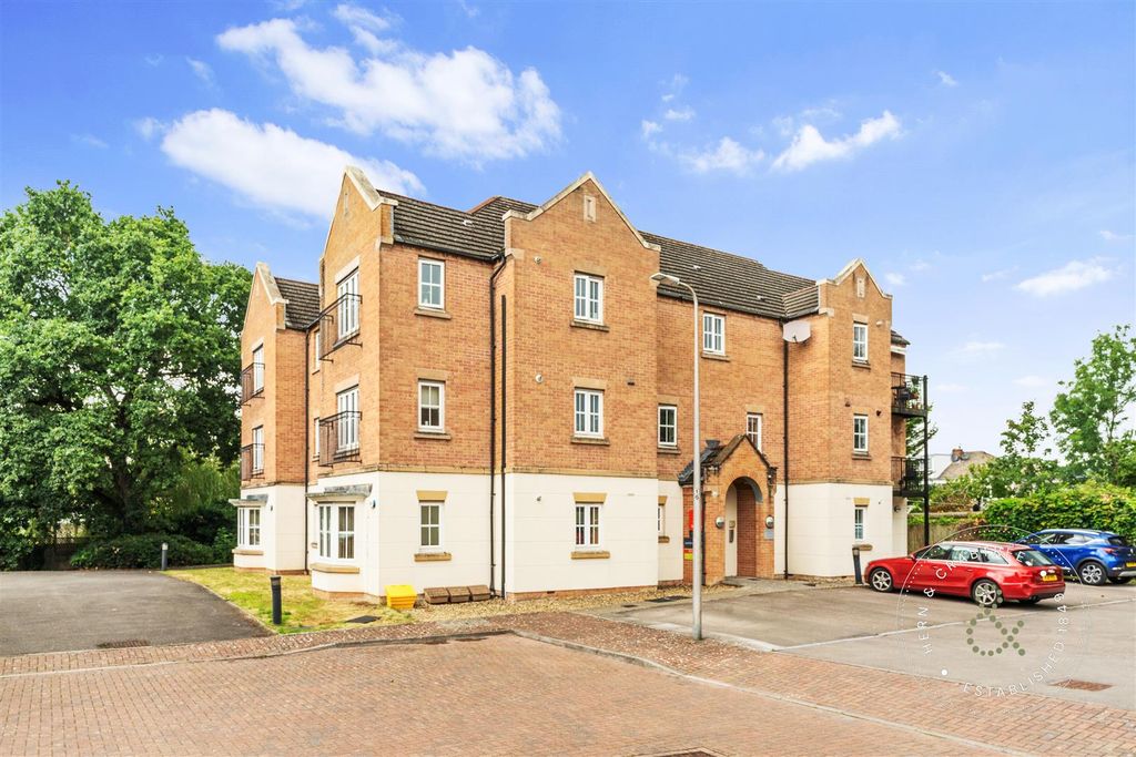 Property photo 1 of 24 Phoenix Way Heath, Cardiff (16).Jpg